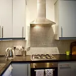 3 Bedroom Next To Leafy Meadows *