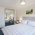 Ideal Location With Free On-site Private Parking Apartman