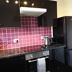 Ideal Location With Free On-site Private Parking Apartman *