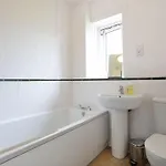 Ideal Location With Free On-site Private Parking Apartman *