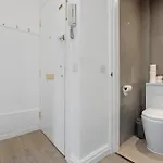 Stylish 1 Bed Centre 아파트
