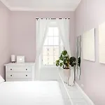 Chic And Stylish 2-bedroom Near Centre