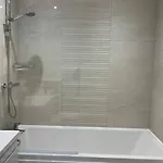Modern Loft Style In Converted Church אדינבורו