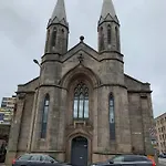 Modern Loft Style In Converted Church מלון אדינבורו