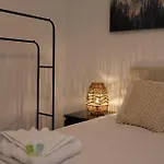 Elegant 3br At Haymarket