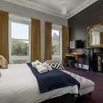Castle - The Address Apartment *