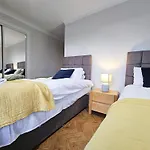 Lägenhet 2-bedroom With Free Parking And Stunning Views *