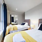 Lägenhet 2-bedroom With Free Parking And Stunning Views *