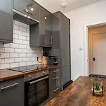 Charming 2-bed Flat Steps From The Royal Mile - Pass The Keys *