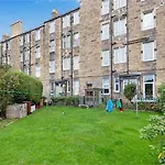 Charming Flat For Couples & Families 아파트 *