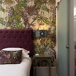 24 Royal Terrace Szálloda 4*