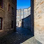 Lovely 2 Bedroom B-listed Converted Whisky Bond * Edinburgh
