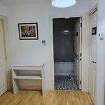 Double With Shared Bathroom Near The Shore And Tram Edinburgh
