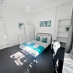4 Bedroom Modern Spacious - Old Town Edimburgo
