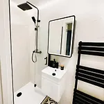 4 Bedroom Modern Spacious - Old Town Edimburgo
