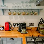 1 Bedroom In Historic Georgian Townhouse *