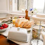 1 Bedroom In Historic Georgian Townhouse