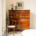 1 Bedroom In Historic Georgian Townhouse Daire