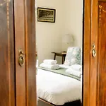 1 Bedroom In Historic Georgian Townhouse Daire *