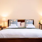 1 Bedroom In Historic Georgian Townhouse *