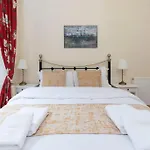 Gardners Crescent *