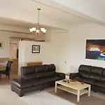 شقة رويال مايل مانشنز *