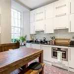 Apartman Joivy Converted Flat In Historic Building In New Town Edinburgh