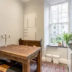 Joivy Converted Flat In Historic Building In New Town Apartman