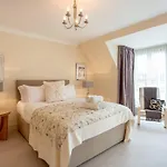 Joivy Inviting Near Leith Walk *