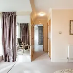 Joivy Inviting Near Leith Walk *