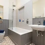 Luxury Renovated 1 Bed Nr St - Super