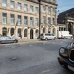 Travelodge Waterloo Place Hotel 3*