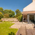 Сasa de vacaciones The Lochside House