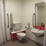 Travelodge Airport 3*