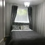 Modern 2 Bedroom Appartement *