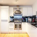 Lägenhet Modern Two Bedroom Edinburg