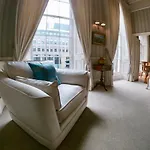 Escape To @ Albyn Place *