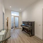 Haymarket Spacious 3 Bedroom Street Level Lejlighed *