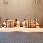 The Royal Mile By Reserve Apartment *