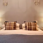Apartment The Royal Mile By Reserve