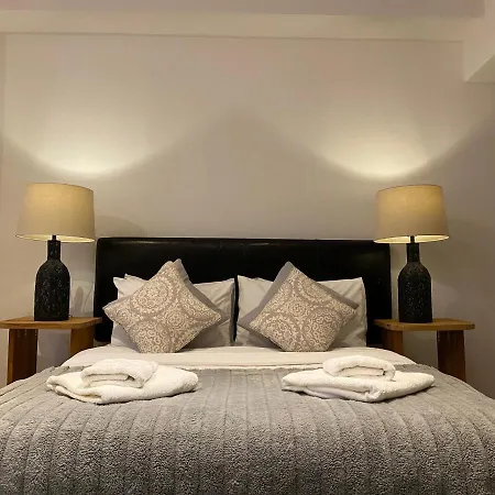 Queen Street Boutique Aparthotel