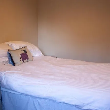 Stylish 3 Bedroom Flat In Historic West End Location Apartment