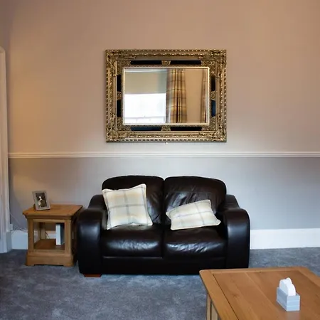 Apartment Stylish 3 Bedroom Flat In Historic West End Location