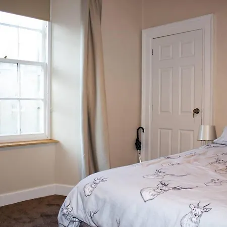 Stylish 3 Bedroom Flat In Historic West End Location * Edinburgh