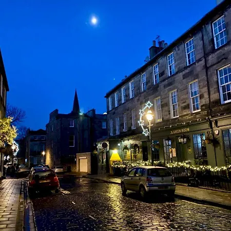 Stylish 3 Bedroom Flat In Historic West End Location * Edinburgh