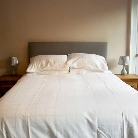 Apartment Stylish 3 Bedroom Flat In Historic West End Location