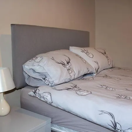 Stylish 3 Bedroom Flat In Historic West End Location *