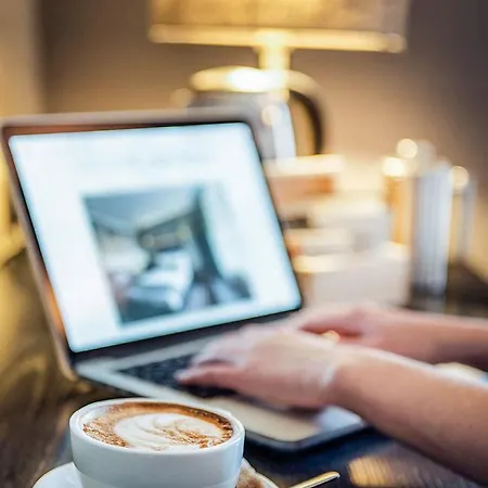 & Picardy Place מלון