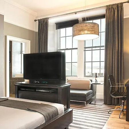 מלון & Picardy Place 4*