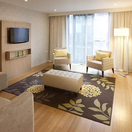 By Marriott Otel Edinburgh